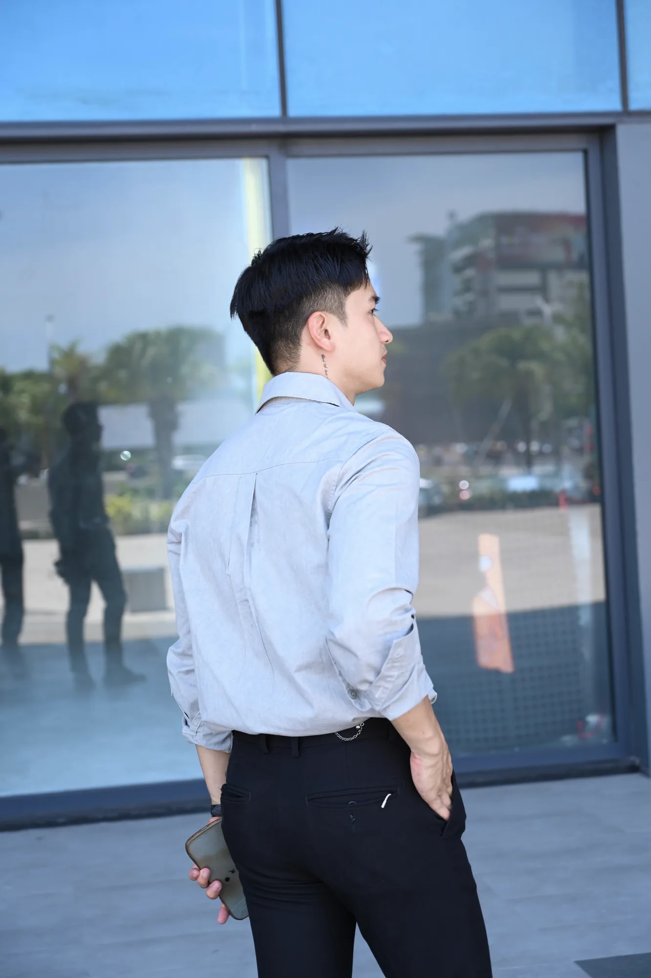 SA21 - Áo sơ mi nam dáng rộng phong cách Nhật Bản, cổ bẻ, tay dài, họa tiết chữ, chất cotton mềm mại - ảnh 5