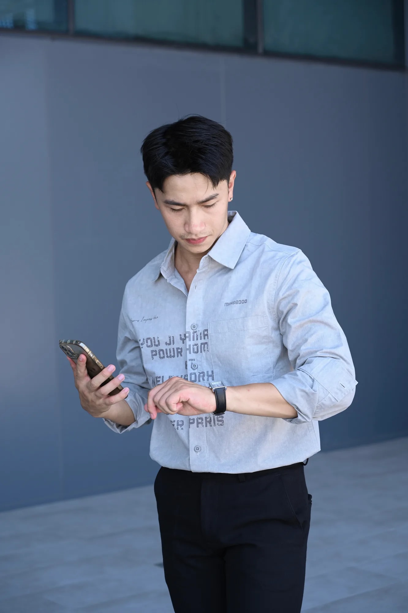 SA21 - Áo sơ mi nam dáng rộng phong cách Nhật Bản, cổ bẻ, tay dài, họa tiết chữ, chất cotton mềm mại - ảnh 8